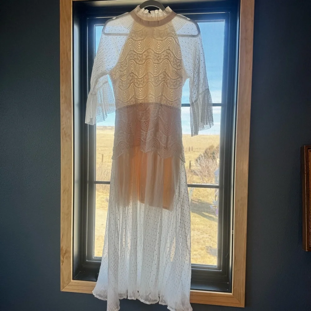 Elliatt Australia White High Neck Lace Midi Dress size M - Picture 12 of 16